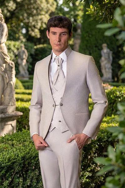 Traje de novio claro de Stefano Altarocca, diseño sofisticado para boda