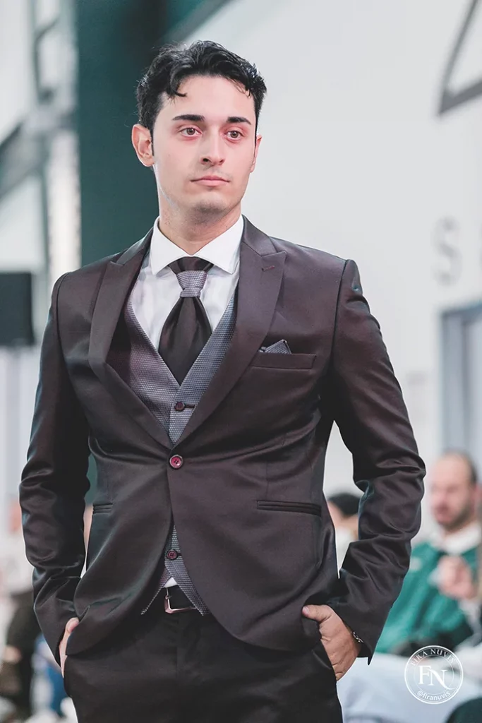 Nueva colección 2026 con su traje Burdeos de Enzo Romano